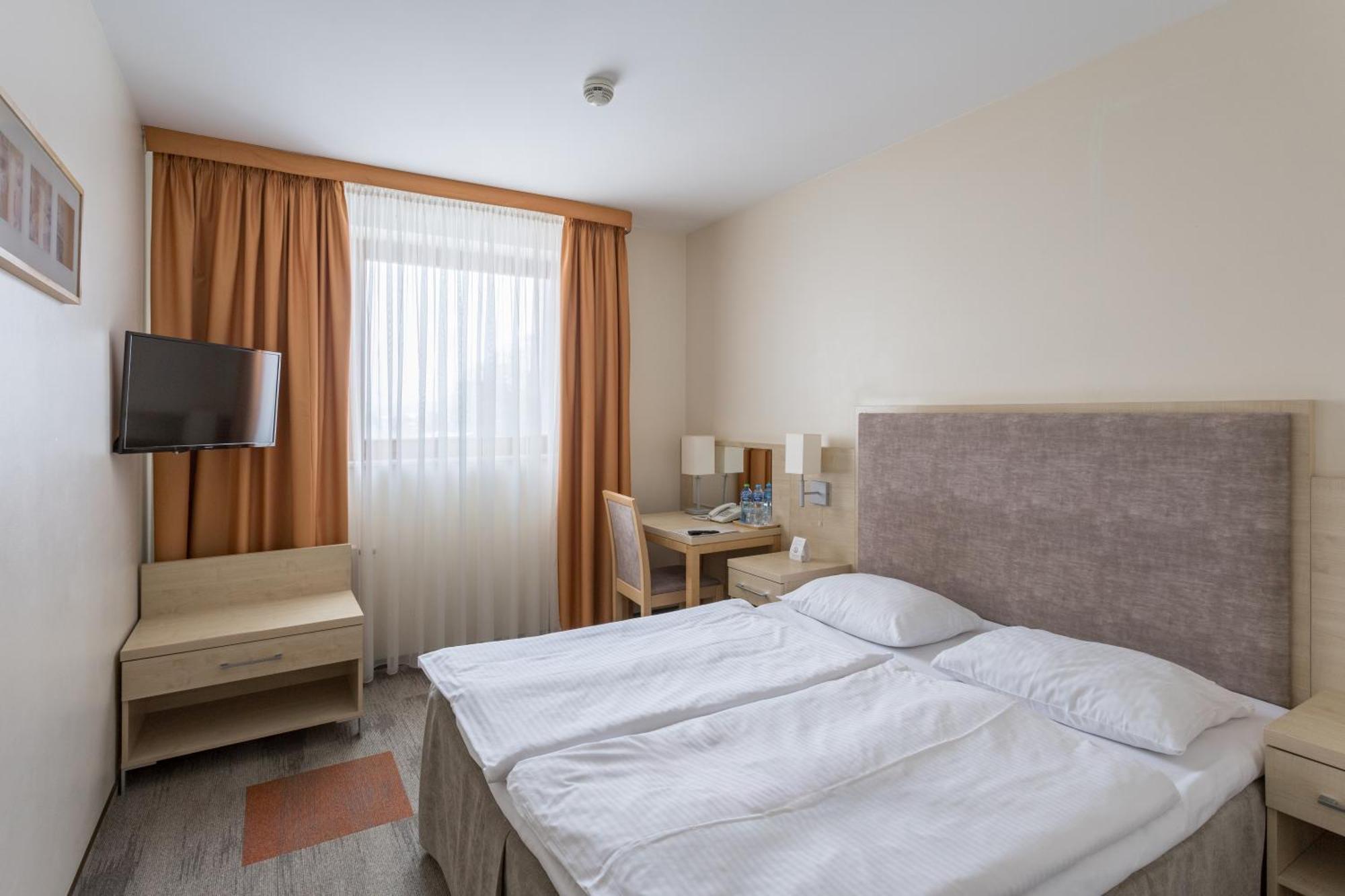 Hotel Orange Przeźmierowo Buitenkant foto