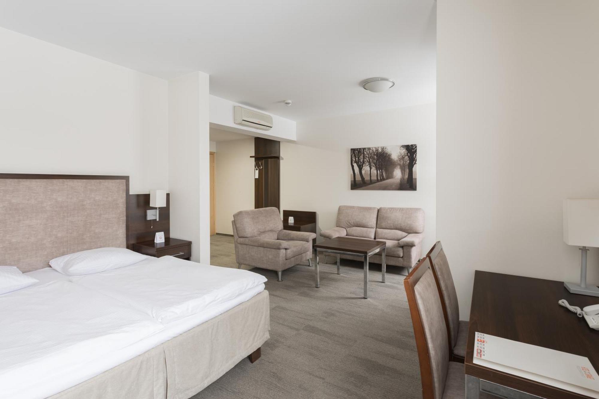 Hotel Orange Przeźmierowo Buitenkant foto