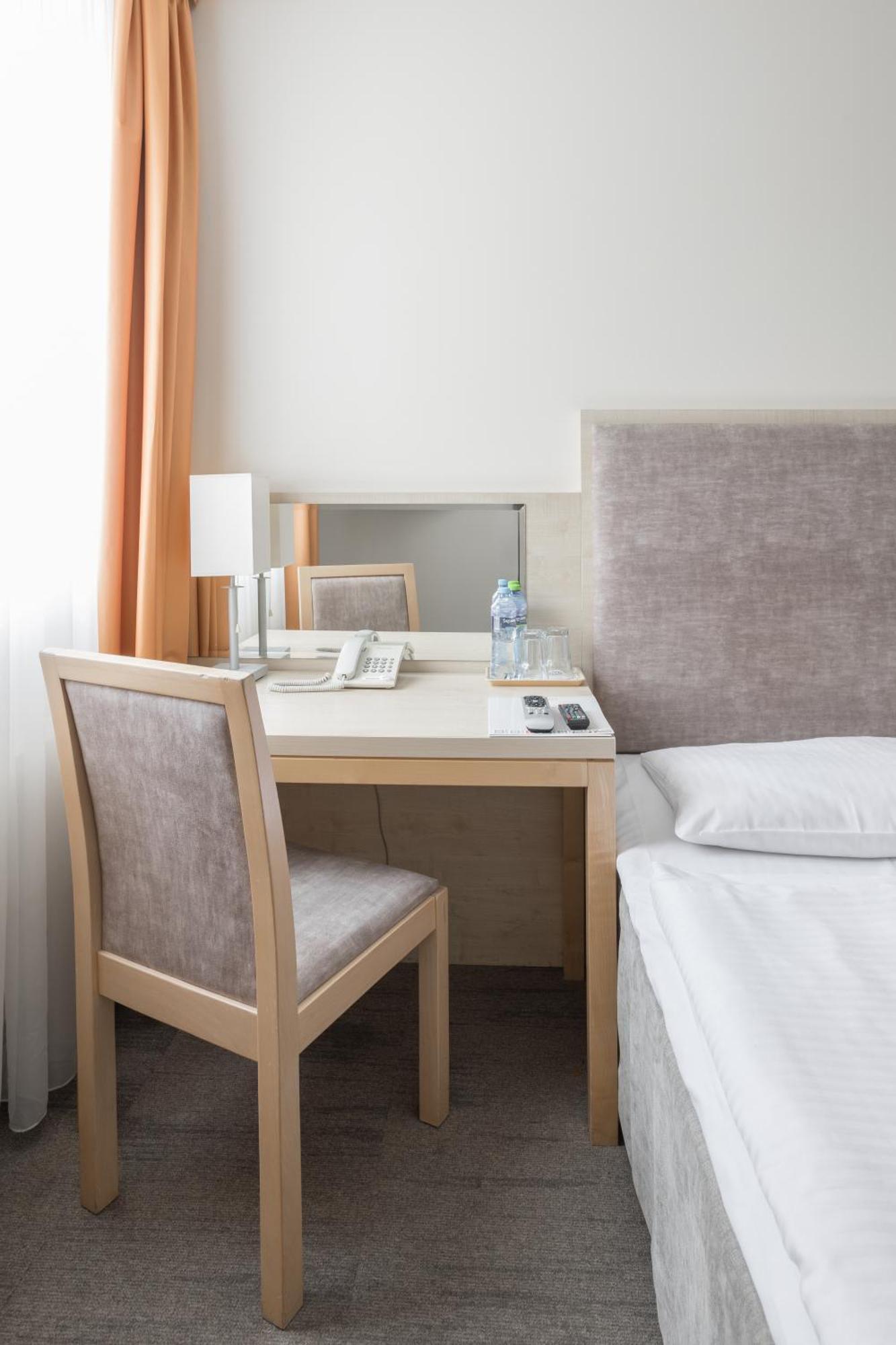 Hotel Orange Przeźmierowo Buitenkant foto