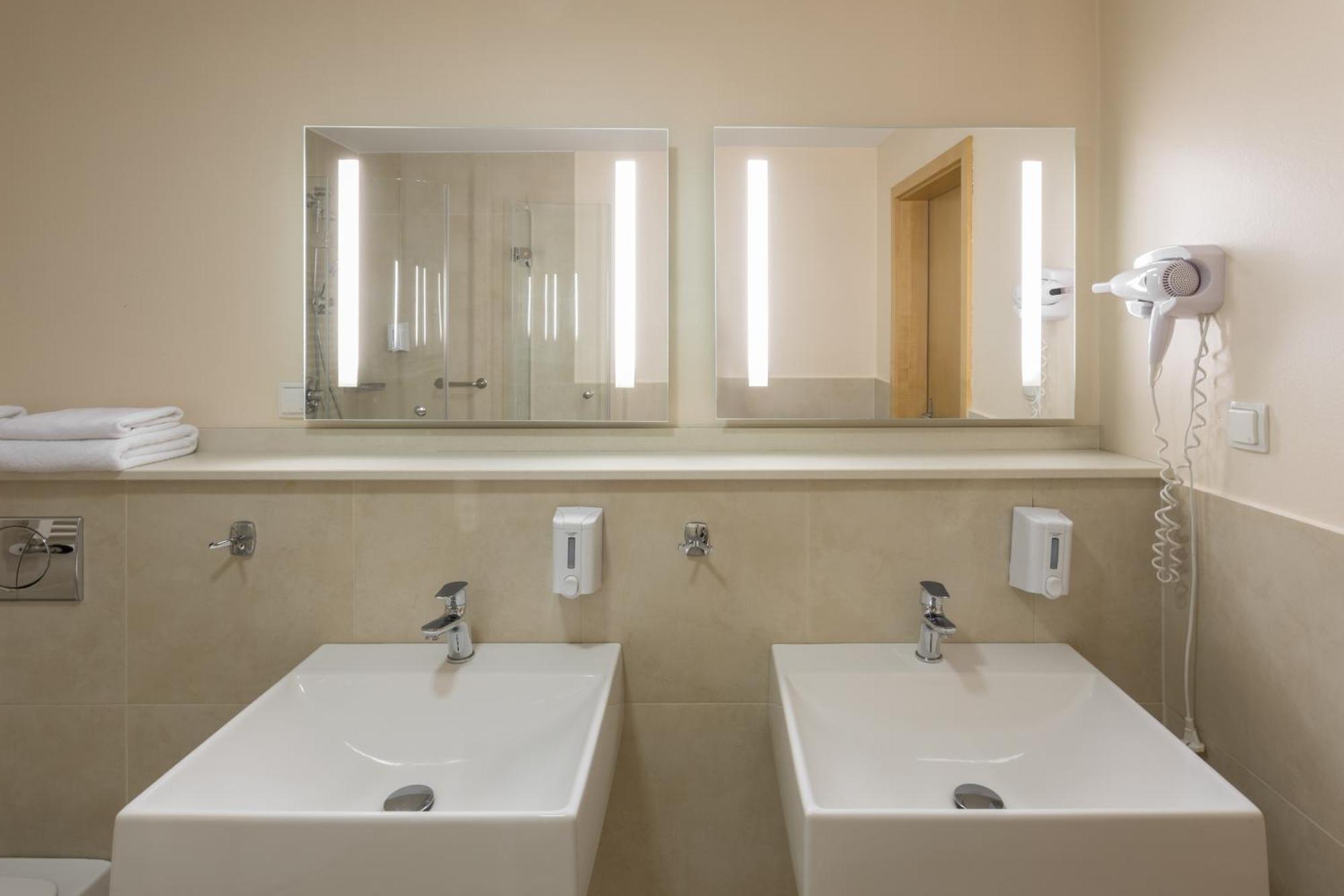 Hotel Orange Przeźmierowo Buitenkant foto