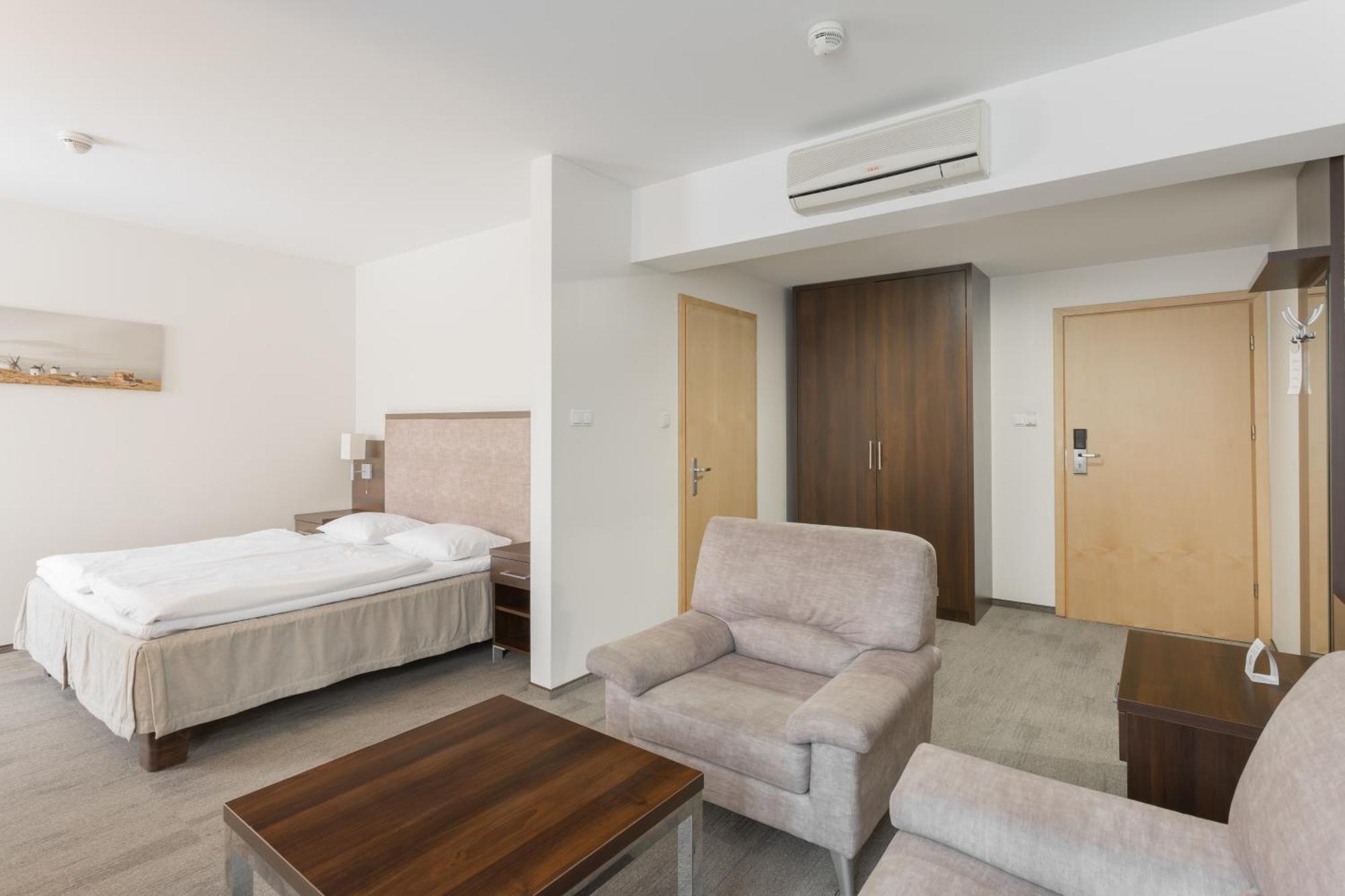 Hotel Orange Przeźmierowo Buitenkant foto