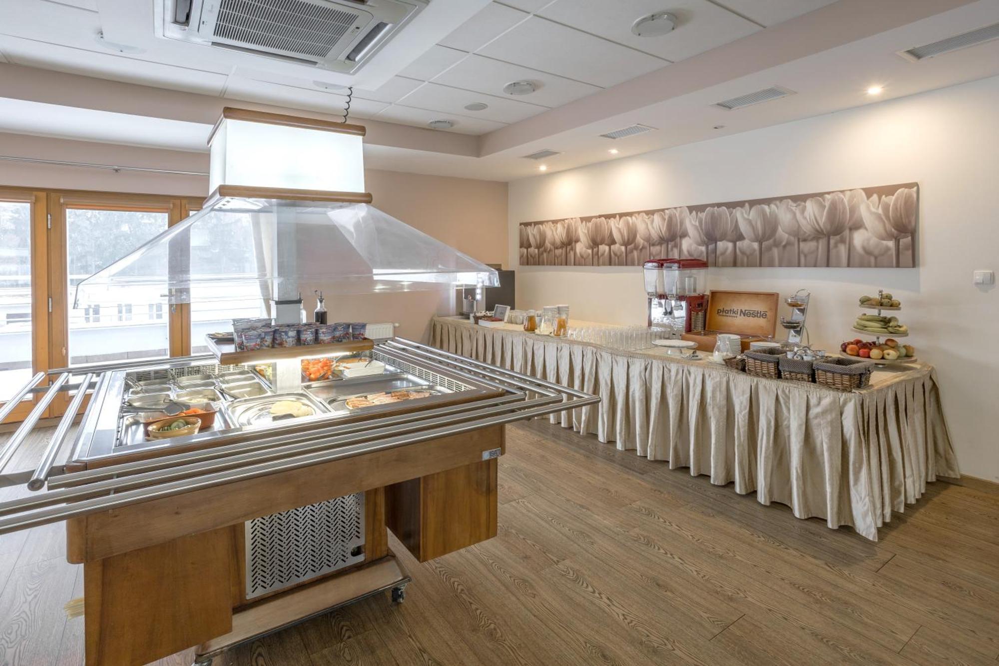 Hotel Orange Przeźmierowo Buitenkant foto